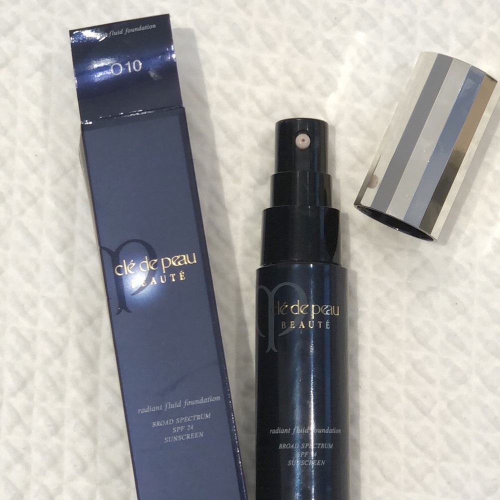 Cle de Peau Radiant Silk Foundation O10